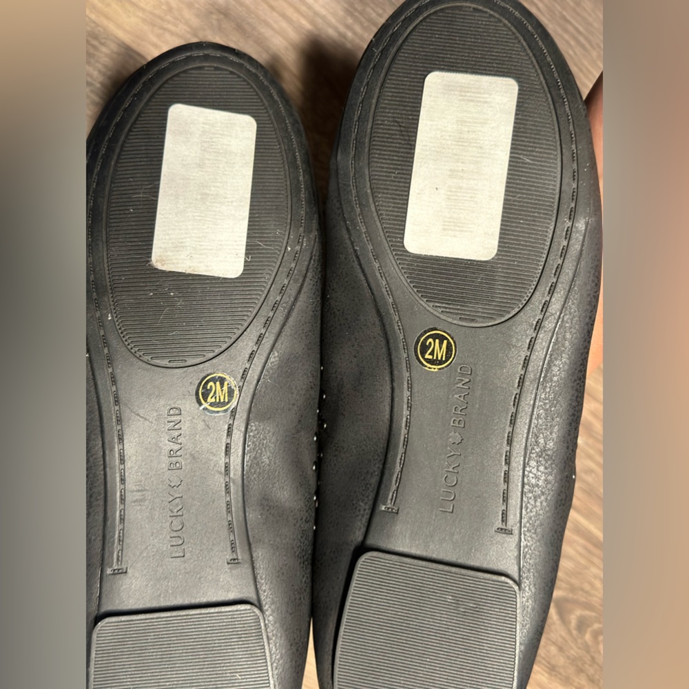 Lucky Brand Girls Studded Mary-Jane's
Flat Shoes Black size 2 Matte black flats - Picture 6 of 11